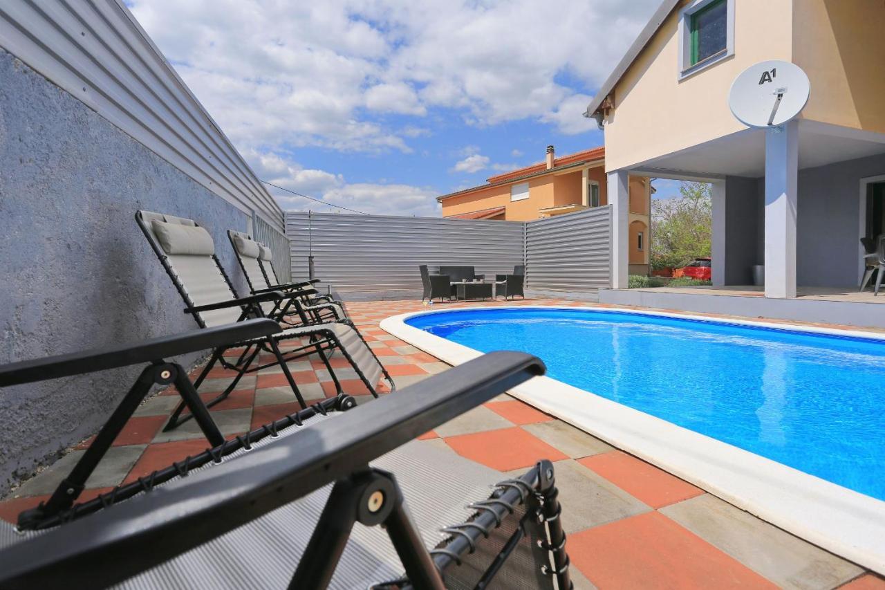 Holiday Home Lucija Sveti Filip i Jakov Exterior foto
